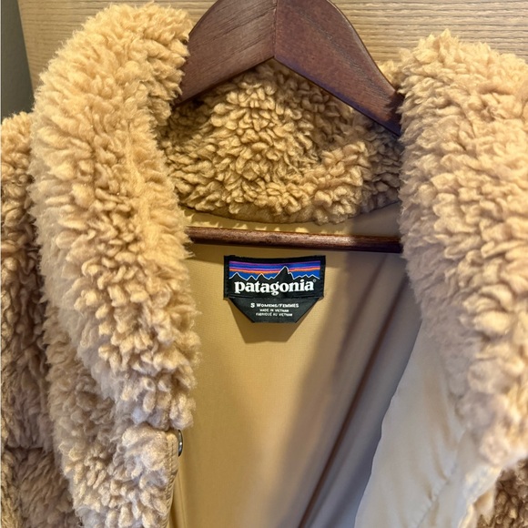 Patagonia Women's Cozy Brown Teddy Jacket - Picture 7 of 8